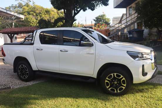 TOYOTA-HILUX-2.8 D-4D TURBO DIESEL CD SRV 4X4 AUTOMÁTICO TOYOTA-HILUX-2024