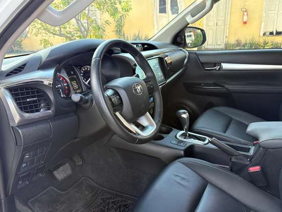 TOYOTA-HILUX-2024