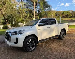TOYOTA HILUX 2.8 D-4D TURBO DIESEL CD SRX 4X4 AUTOMÁTICO TOYOTA HILUX 2.8 D-4D TURBO DIESEL CD SRX 4X4 AUTOMÁTICO
