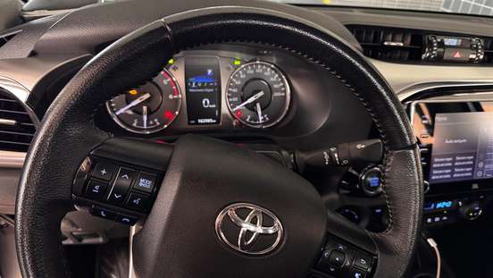 TOYOTA-HILUX-2022