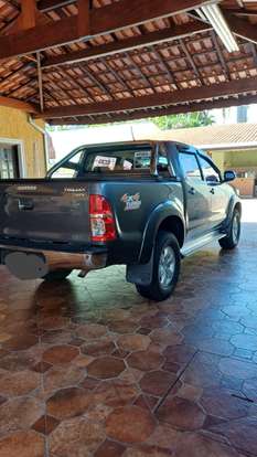 TOYOTA-HILUX-2011