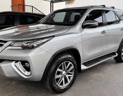 TOYOTA HILUX SW4 2.8 SRX 4X4 7 LUGARES 16V TURBO INTERCOOLER DIESEL 4P AUTOMÁTICO TOYOTA HILUX SW4 2.8 SRX 4X4 7 LUGARES 16V TURBO INTERCOOLER DIESEL 4P AUTOMÁTICO
