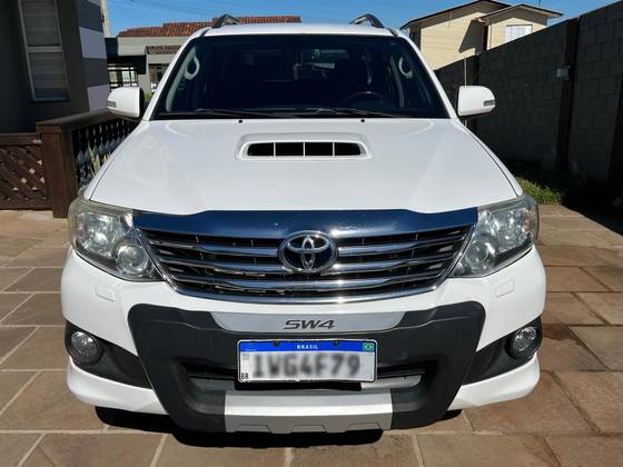 TOYOTA HILUX SW4 3.0 SRV 4X4 7 LUGARES 16V TURBO INTERCOOLER DIESEL 4P AUTOMÁTICO