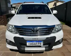 TOYOTA HILUX SW4 3.0 SRV 4X4 7 LUGARES 16V TURBO INTERCOOLER DIESEL 4P AUTOMÁTICO TOYOTA HILUX SW4 3.0 SRV 4X4 7 LUGARES 16V TURBO INTERCOOLER DIESEL 4P AUTOMÁTICO