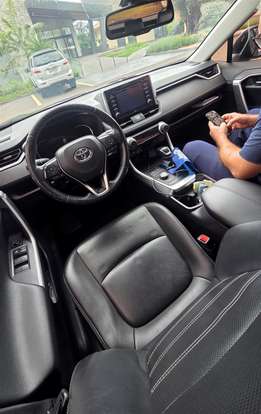 TOYOTA-RAV4-2019