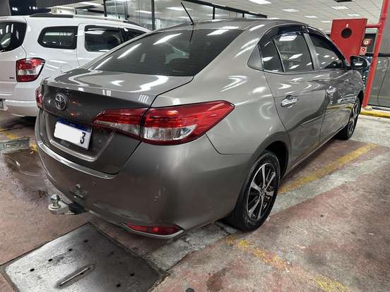 TOYOTA-YARIS-2019