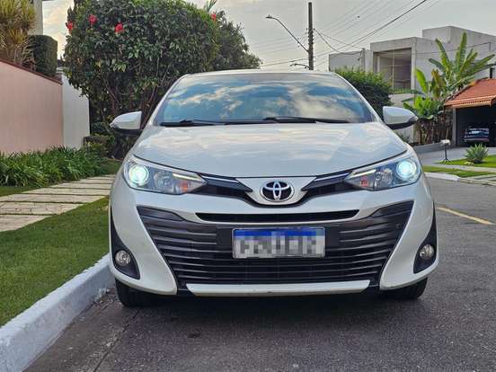 TOYOTA-YARIS-2018
