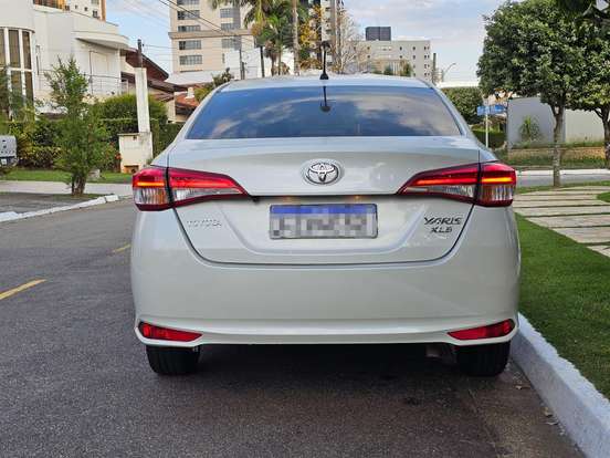 TOYOTA-YARIS-2018