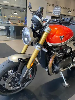 TRIUMPH SPEED TWIN 