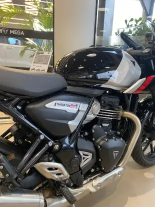 TRIUMPH-THRUXTON 400-2026