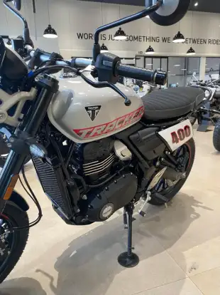 TRIUMPH-TRACKER 400-2026