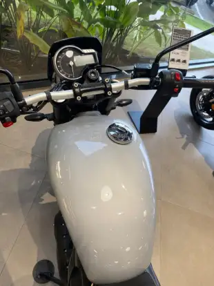 TRIUMPH-TRACKER 400-2026
