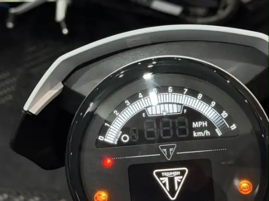 TRIUMPH-TRIDENT 660 TRIPLE TRIBUTE EDITION TRIUMPH-TRIDENT 660 TRIPLE TRIBUTE EDITION-2025