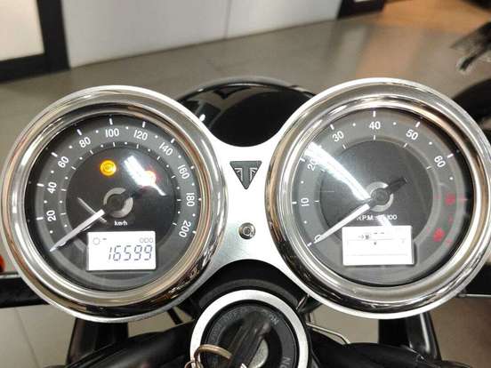 TRIUMPH-BONNEVILLE T100 BLACK 900 TRIUMPH-BONNEVILLE T100 BLACK 900-2018