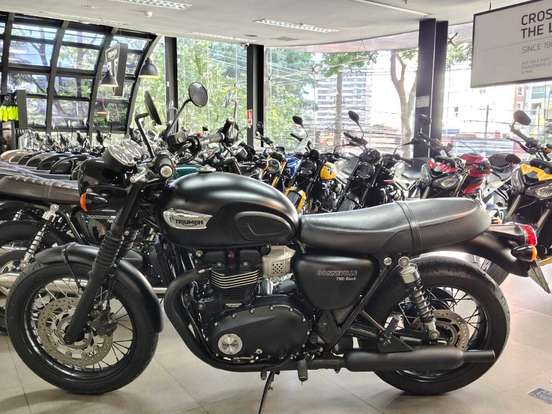 TRIUMPH-BONNEVILLE T100 BLACK 900 TRIUMPH-BONNEVILLE T100 BLACK 900-2018