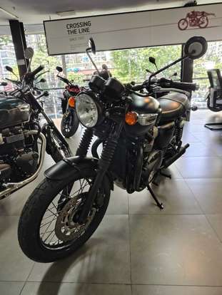 TRIUMPH-BONNEVILLE T100 BLACK 900-2018