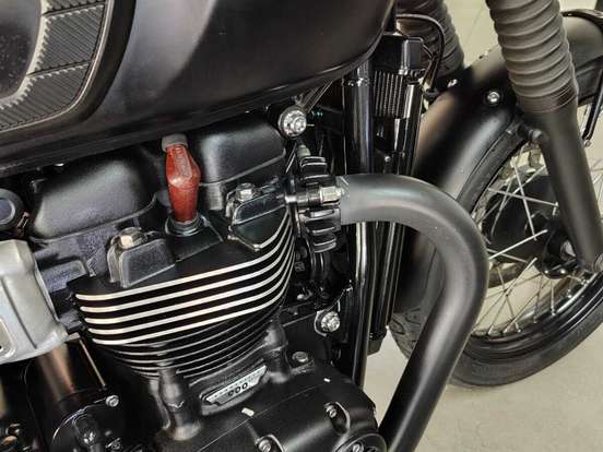 TRIUMPH-BONNEVILLE T100 BLACK 900 TRIUMPH-BONNEVILLE T100 BLACK 900-2018