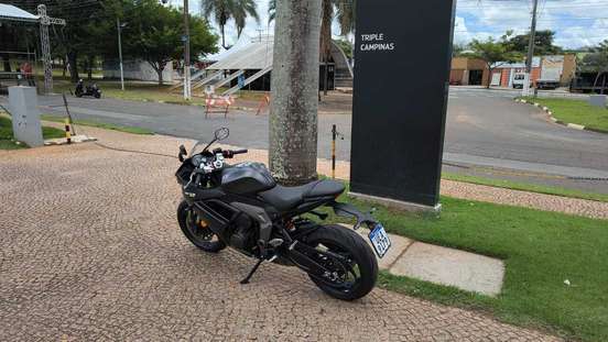 TRIUMPH-DAYTONA 660-2025
