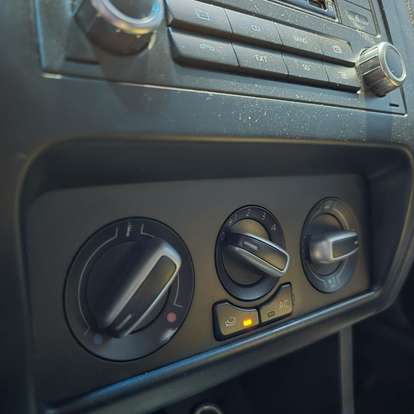 VOLKSWAGEN-CROSSFOX-2011