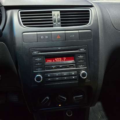 VOLKSWAGEN-CROSSFOX-1.6 MI FLEX 8V 4P MANUAL VOLKSWAGEN-CROSSFOX-2011