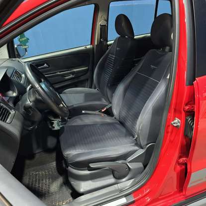 VOLKSWAGEN-CROSSFOX-2011