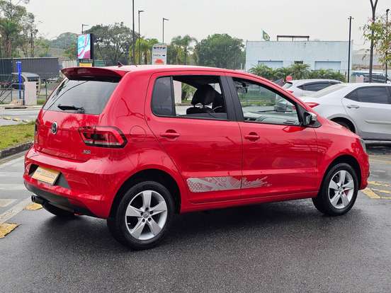 VOLKSWAGEN-FOX-2015
