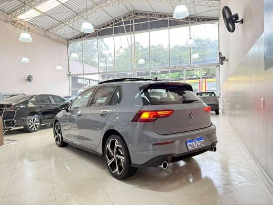 VOLKSWAGEN-GOLF-2026