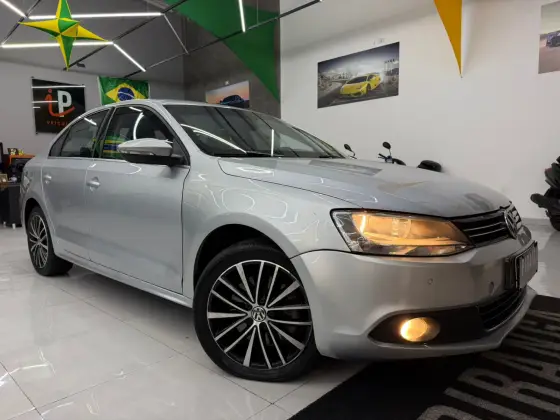 VOLKSWAGEN JETTA 2.0 COMFORTLINE FLEX 4P TIPTRONIC