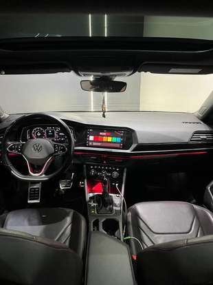 VOLKSWAGEN-JETTA-2022
