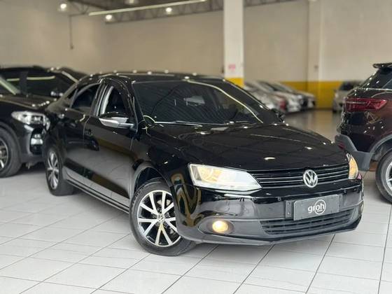VOLKSWAGEN JETTA 2.0 COMFORTLINE FLEX 4P TIPTRONIC