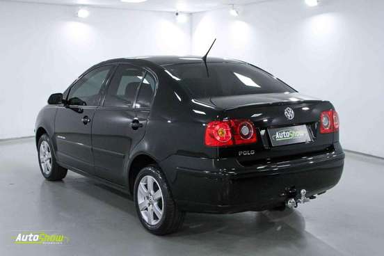 VOLKSWAGEN-POLO SEDAN-2010