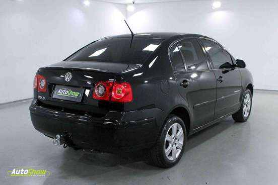 VOLKSWAGEN-POLO SEDAN-2010