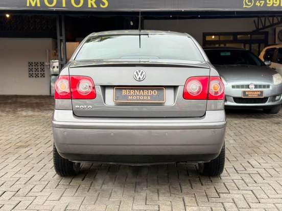 VOLKSWAGEN-POLO SEDAN-2011