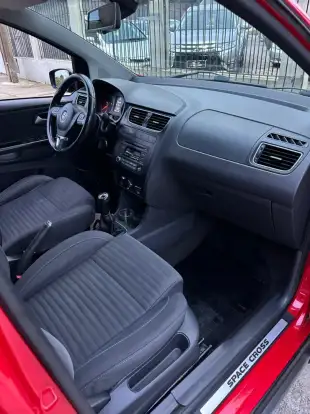 VOLKSWAGEN-SPACE CROSS-2012