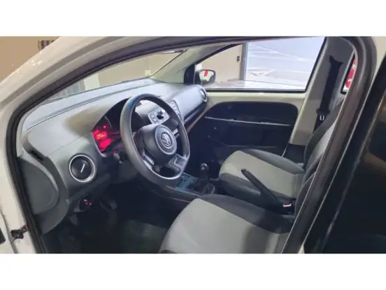 VOLKSWAGEN-UP-2017