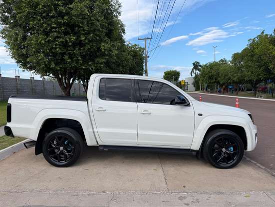 VOLKSWAGEN-AMAROK-2021