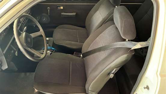 VOLKSWAGEN-GOL-1983