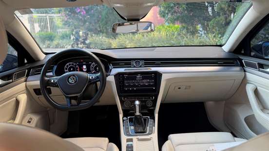 VOLKSWAGEN-PASSAT-2018