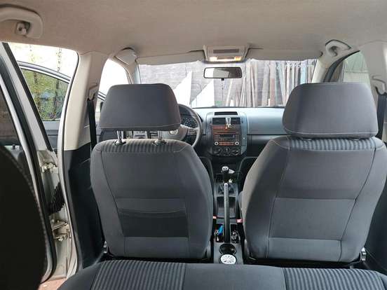VOLKSWAGEN-POLO-2014