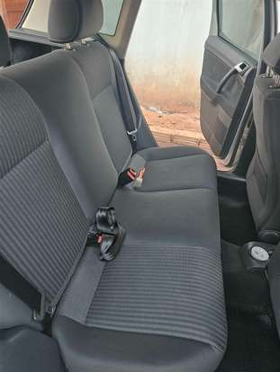 VOLKSWAGEN-POLO-2014