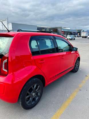 VOLKSWAGEN-UP-2016