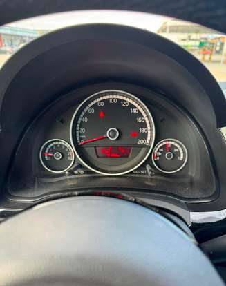 VOLKSWAGEN-UP-2016