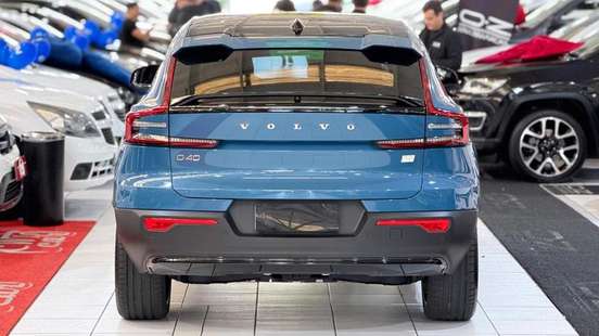 VOLVO-C40-2023