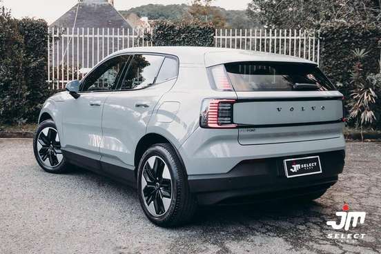 VOLVO-EX30-2024
