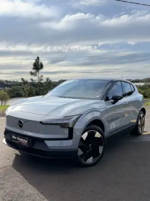VOLVO-EX30-2025