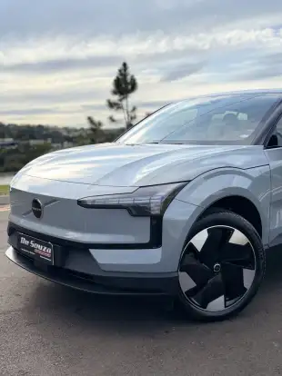 VOLVO-EX30-2025