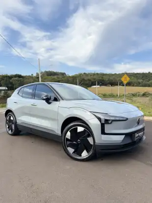 VOLVO-EX30-2025