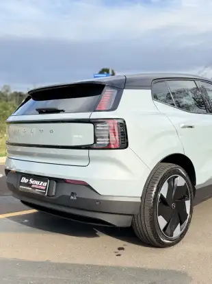 VOLVO-EX30-2025