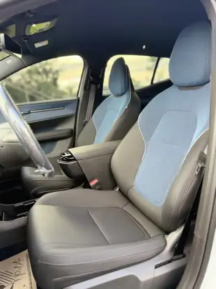 VOLVO-EX30-2025