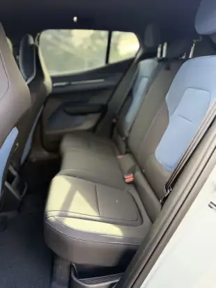 VOLVO-EX30-2025